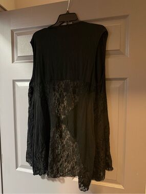 Black Lace-Back Sleeveless Cardigan